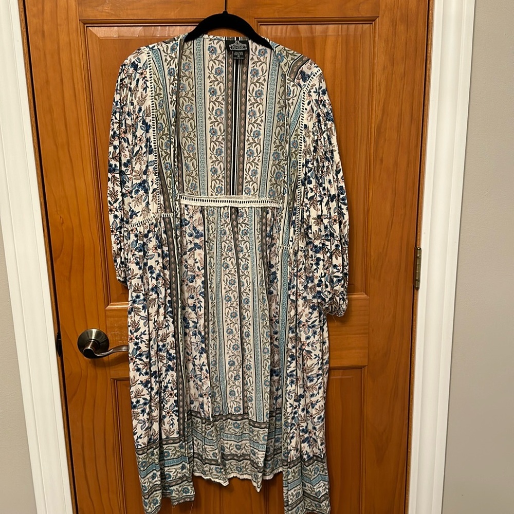 COPY - Like New Boho Floral Cover Up